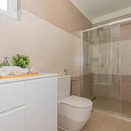 Villa Romansa Miljevci With Private Tennis Court, Heated Pool, Jacuzzi And Sauna Siritovci