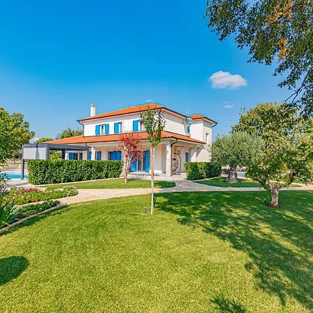 Villa Romansa Miljevci With Private Tennis Court, Heated Pool, Jacuzzi And Sauna *