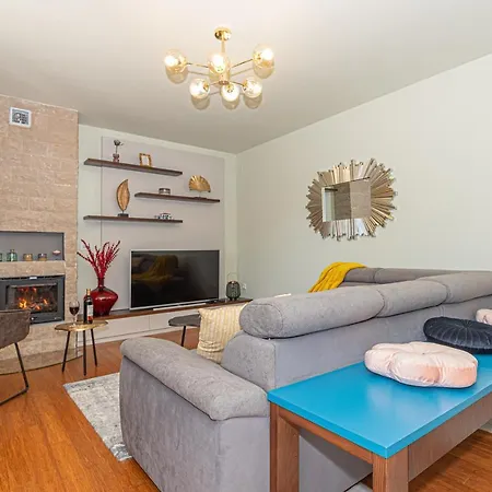 Villa Romansa Miljevci Near Krka National Park *