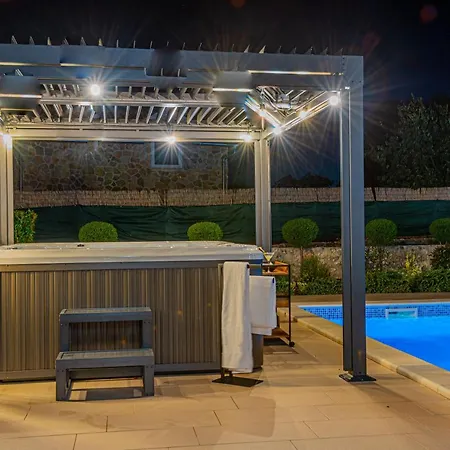 Romansa Miljevci With Private Tennis Court, Heated Pool, Jacuzzi And Sauna Villa