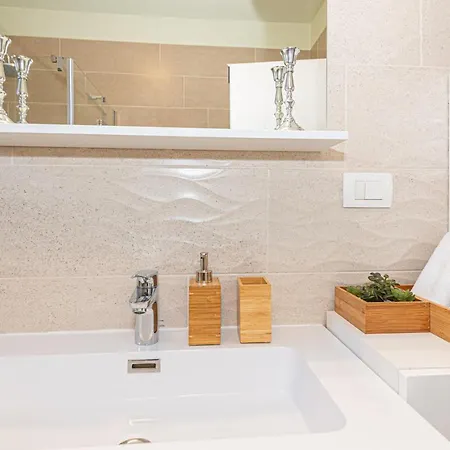 Romansa Miljevci With Private Tennis Court, Heated Pool, Jacuzzi And Sauna Siritovci