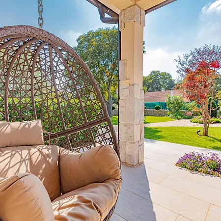 Villa Villa Romansa Miljevci With Private Tennis Court, Heated Pool, Jacuzzi And Sauna
