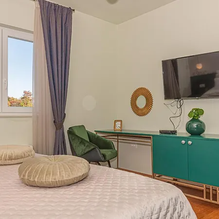 Villa Romansa Miljevci With Private Tennis Court, Heated Pool, Jacuzzi And Sauna Siritovci