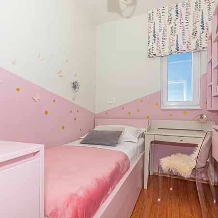 Romansa Miljevci Near Krka National Park *