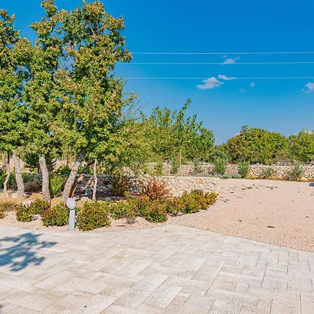 Romansa Miljevci With Private Tennis Court, Heated Pool, Jacuzzi And Sauna Villa Siritovci