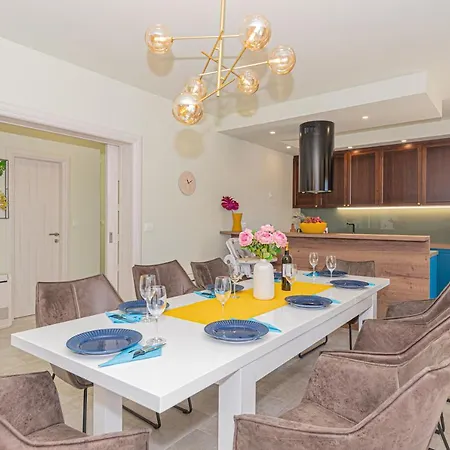 Villa Romansa Miljevci With Private Tennis Court, Heated Pool, Jacuzzi And Sauna Villa *