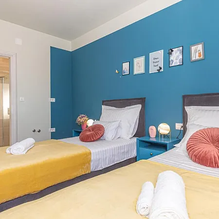 Romansa Miljevci With Private Tennis Court, Heated Pool, Jacuzzi And Sauna Siritovci