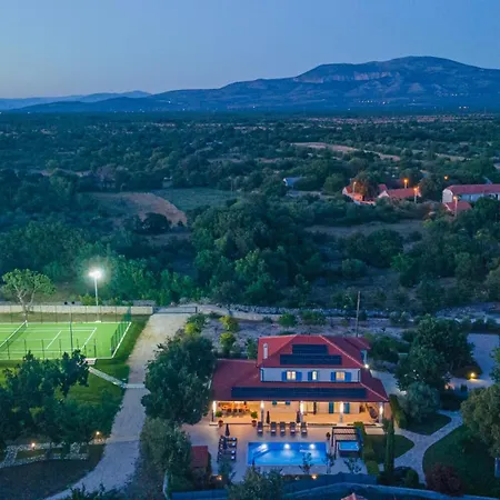 Villa Romansa Miljevci With Private Tennis Court, Heated Pool, Jacuzzi And Sauna * Siritovci