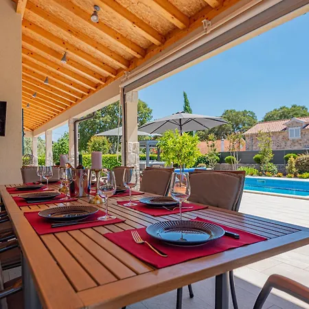 Villa Romansa Miljevci With Private Tennis Court, Heated Pool, Jacuzzi And Sauna Villa *