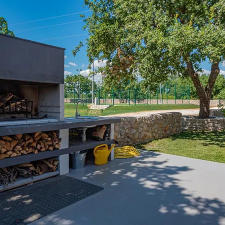 Villa Villa Romansa Miljevci With Private Tennis Court, Heated Pool, Jacuzzi And Sauna Siritovci
