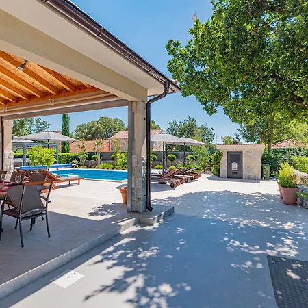 Villa Romansa Miljevci With Private Tennis Court, Heated Pool, Jacuzzi And Sauna * Siritovci