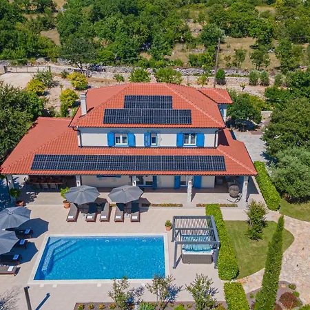 Villa Romansa Miljevci With Private Tennis Court, Heated Pool, Jacuzzi And Sauna