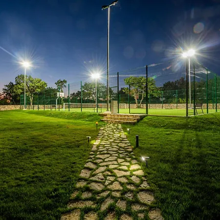 Villa Romansa Miljevci With Private Tennis Court, Heated Pool, Jacuzzi And Sauna Villa Siritovci
