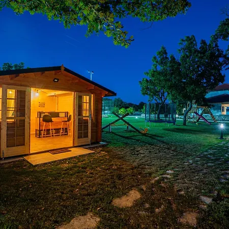 Villa Villa Romansa Miljevci With Private Tennis Court, Heated Pool, Jacuzzi And Sauna Siritovci