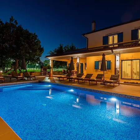 Villa Villa Romansa Miljevci With Private Tennis Court, Heated Pool, Jacuzzi And Sauna *