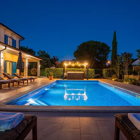 Villa Romansa Miljevci With Private Tennis Court, Heated Pool, Jacuzzi And Sauna * Siritovci