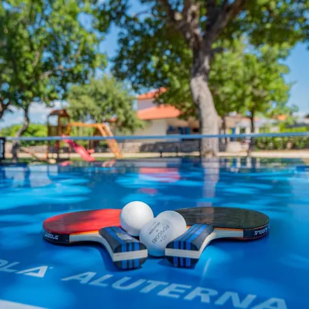Villa Romansa Miljevci With Private Tennis Court, Heated Pool, Jacuzzi And Sauna Siritovci