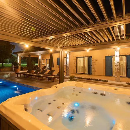 Villa Romansa Miljevci With Private Tennis Court, Heated Pool, Jacuzzi And Sauna * Siritovci