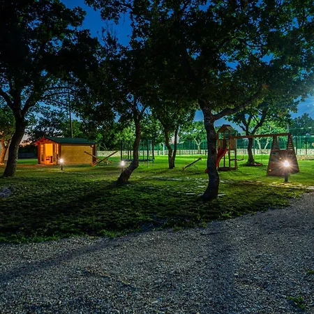Villa Romansa Miljevci With Private Tennis Court, Heated Pool, Jacuzzi And Sauna Villa *