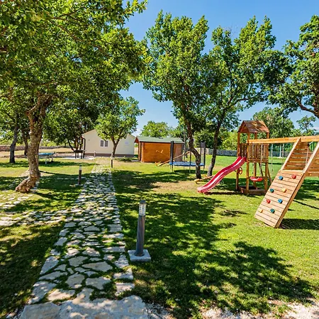 Villa Romansa Miljevci With Private Tennis Court, Heated Pool, Jacuzzi And Sauna Villa