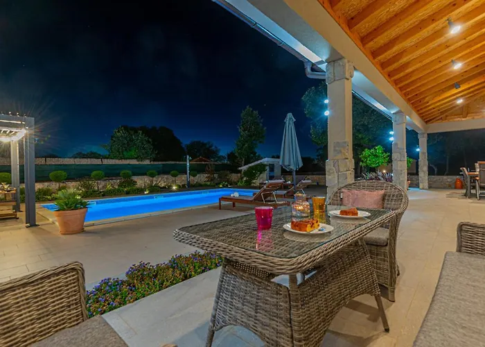 Villa Romansa Miljevci Near Krka National Park *