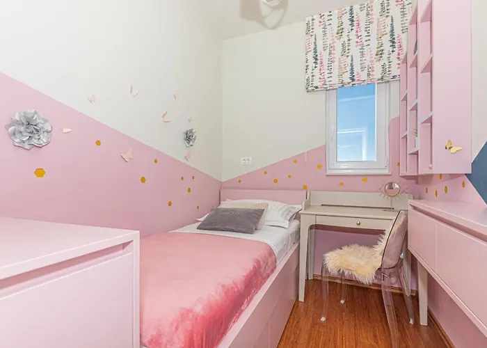 Romansa Miljevci Near Krka National Park *