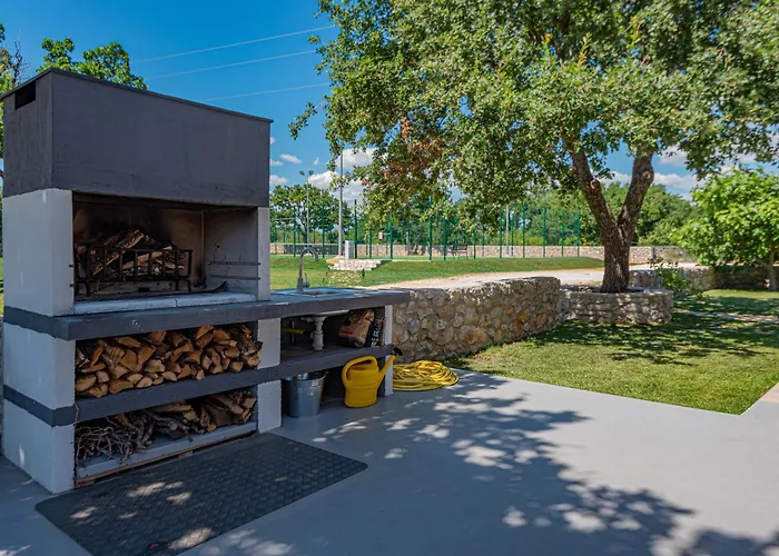 וילה Romansa Miljevci Near Krka National Park Siritovci